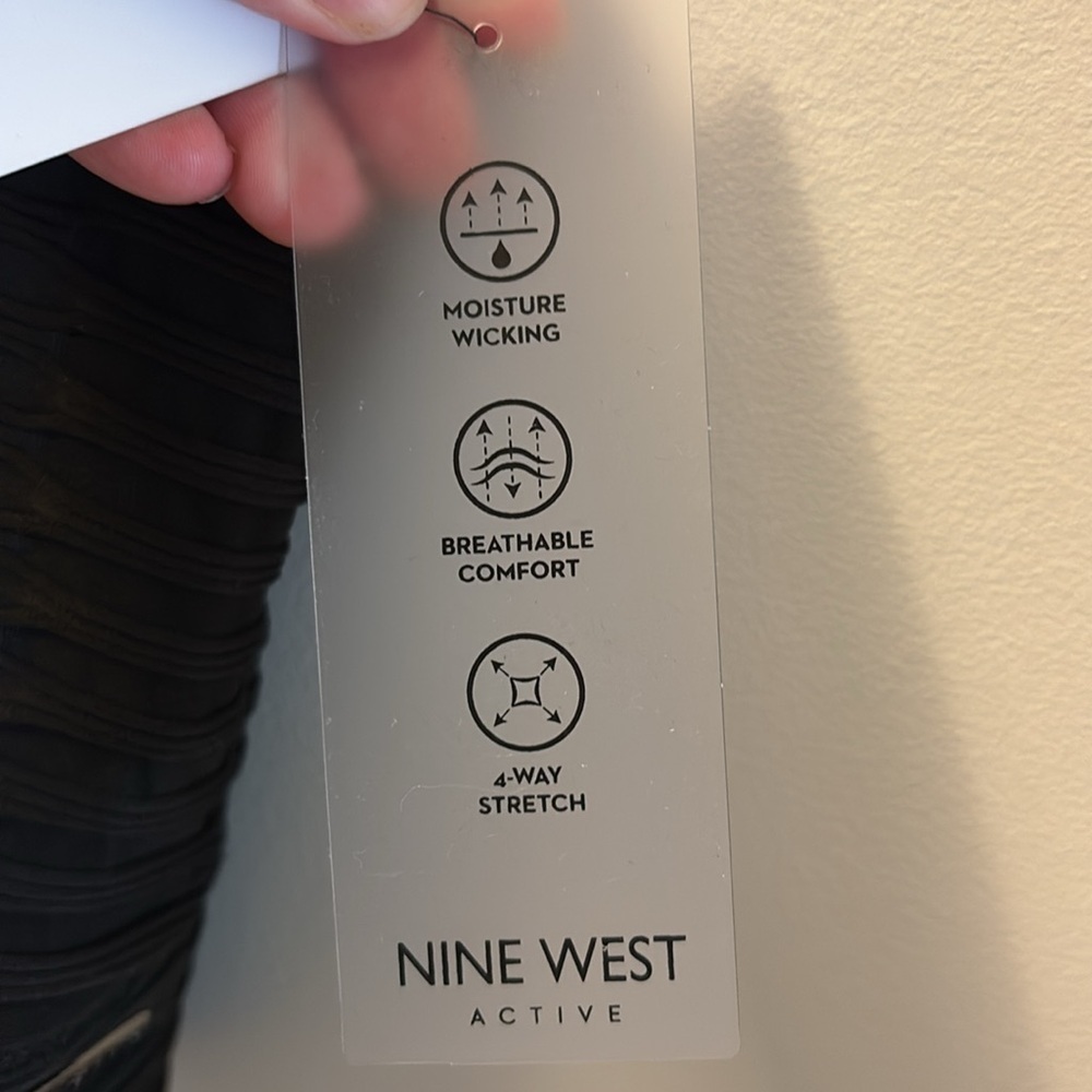 NWT Nine West Active Textured Mesh-Back Sports Bra in Black Size 3X - Picture 3 of 6